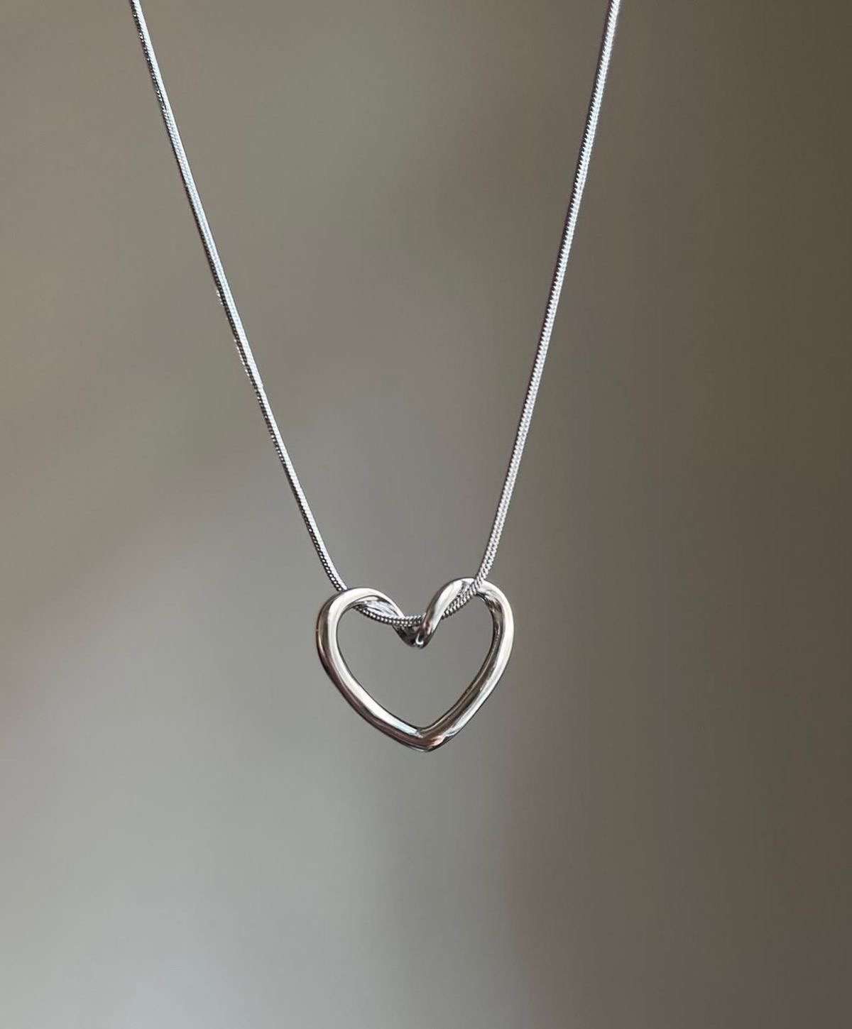 گردنبند قلبی با زنجیر ماری رنگ ثابت